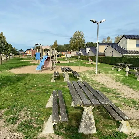 בית נופש Leuke Vakantiewoning Met Tuin In Westende מידלקרק